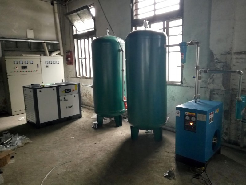 汽配行業(yè)：螺桿空壓機(jī)成套設(shè)備使用現(xiàn)場實(shí)拍圖
